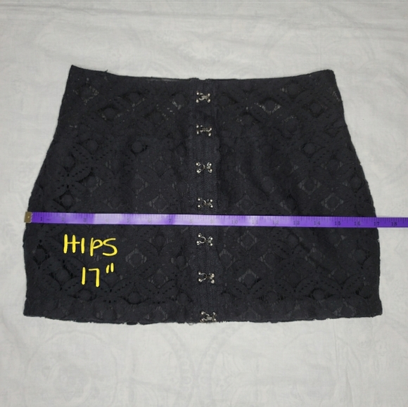 JENNY B black lace mini skirt - Picture 6 of 7